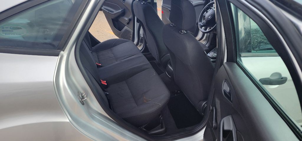 2016 Ford Focus Image 9