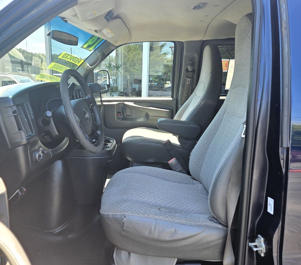 2014 GMC Savana Image 8