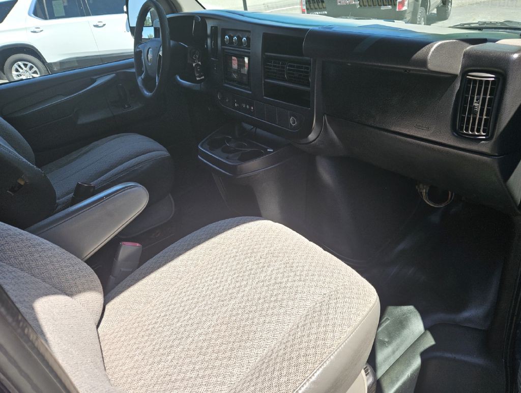2014 GMC Savana Image 12