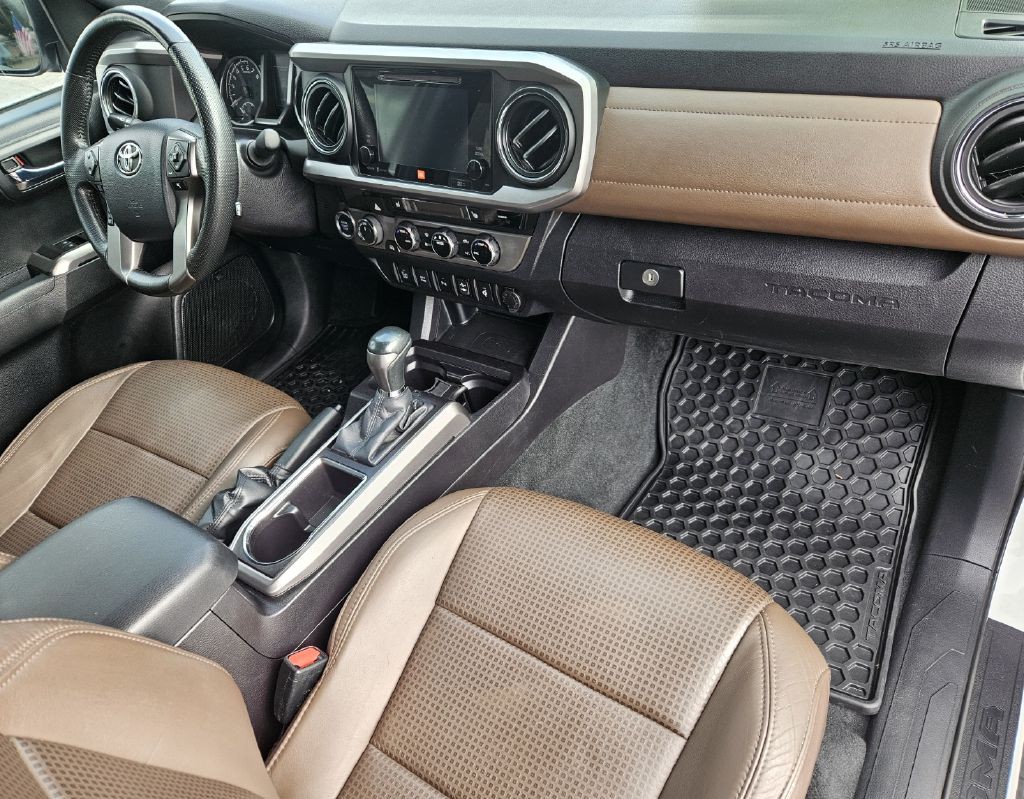 2016 Toyota Tacoma Image 12