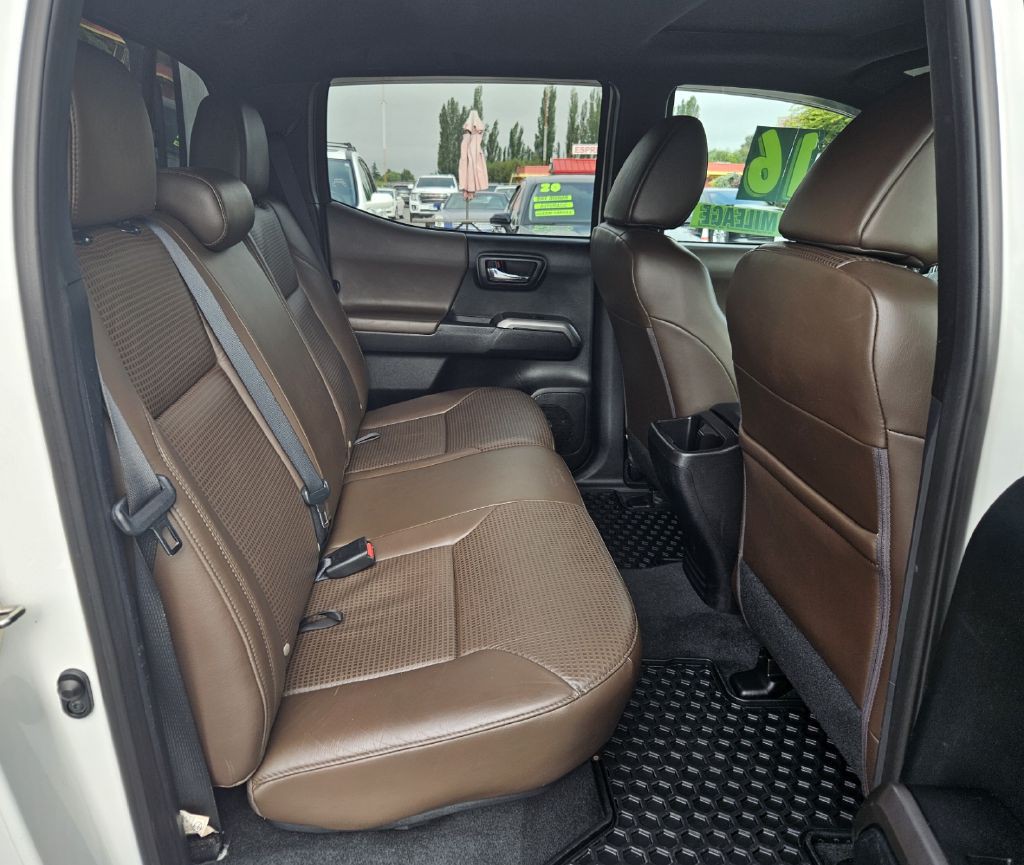 2016 Toyota Tacoma Image 13