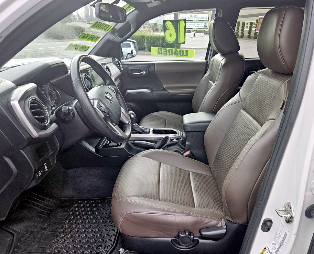 2016 Toyota Tacoma Image 8