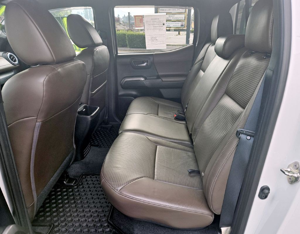 2016 Toyota Tacoma Image 11