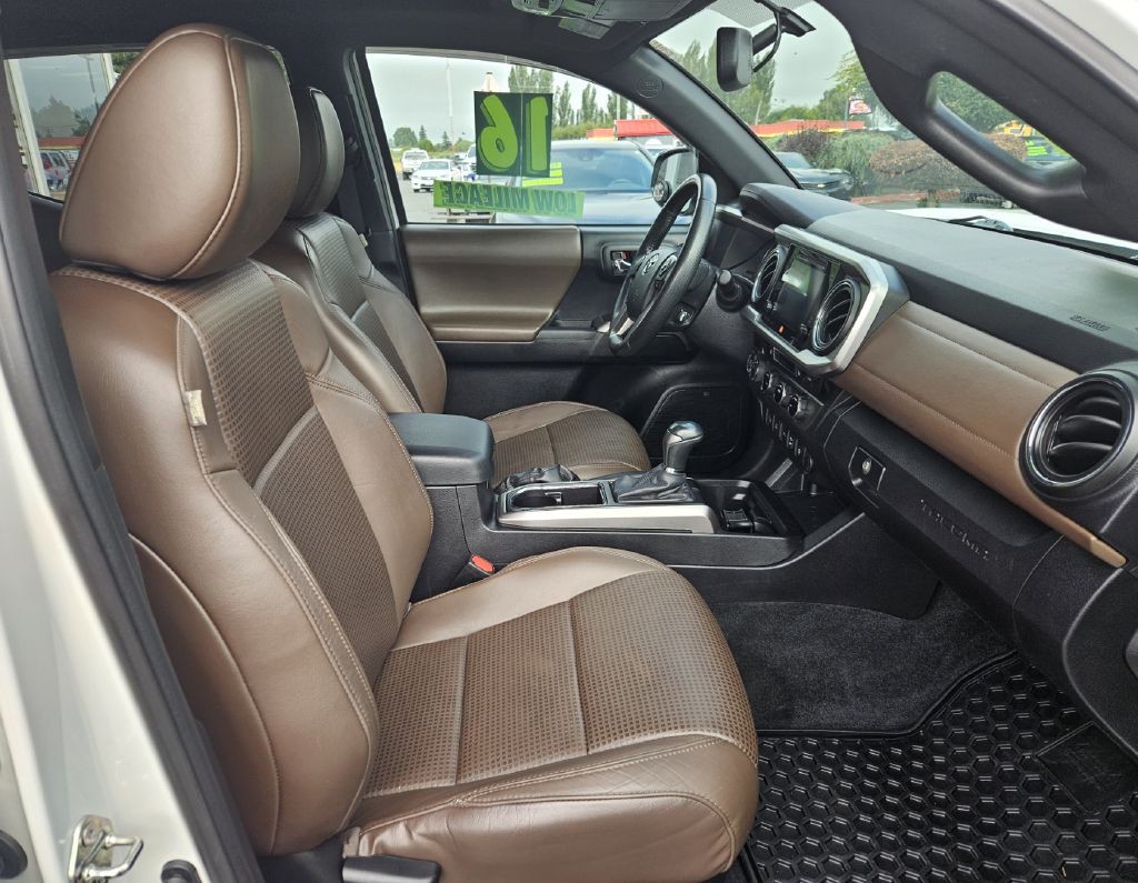 2016 Toyota Tacoma Image 12