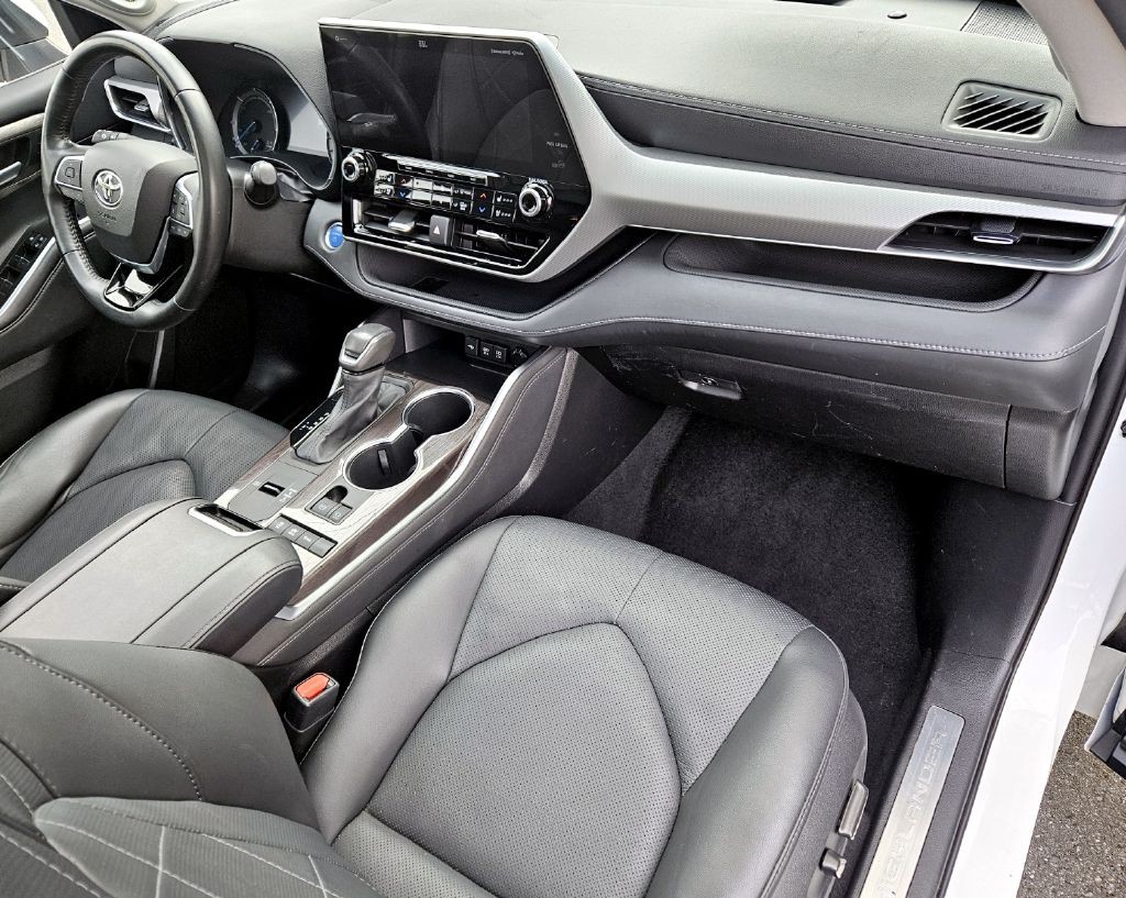 2021 Toyota Highlander Image 12