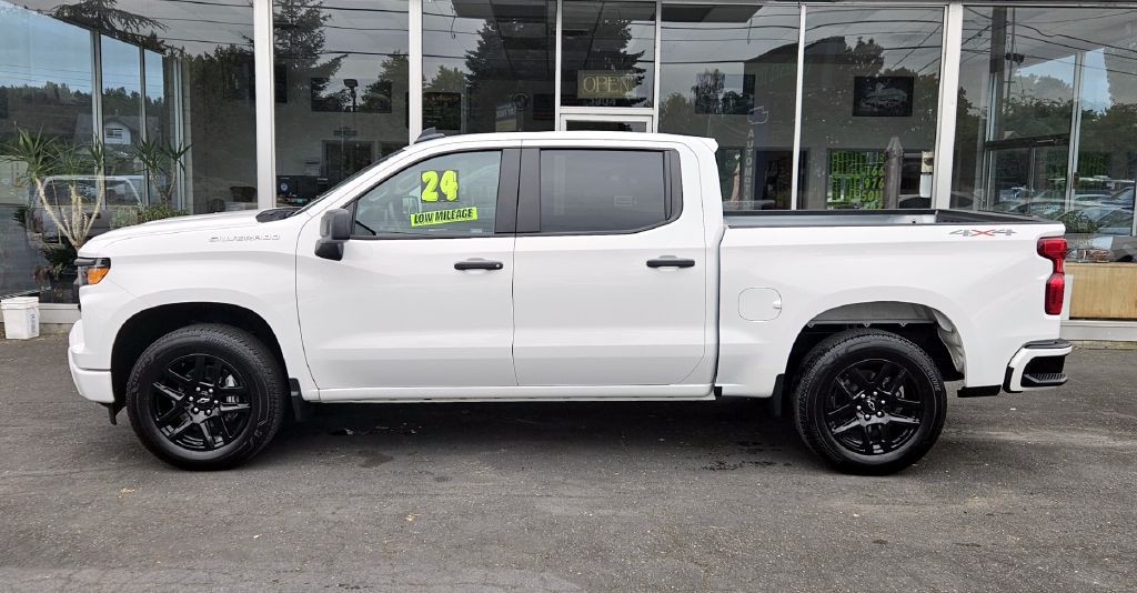2024 Chevrolet Silverado 1500 Image 2