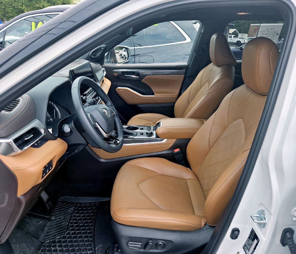 2022 Toyota Highlander Image 8