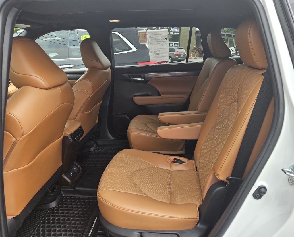 2022 Toyota Highlander Image 11