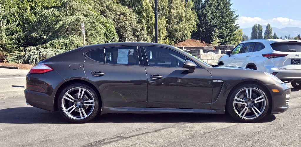 2011 Porsche Panamera Image 2