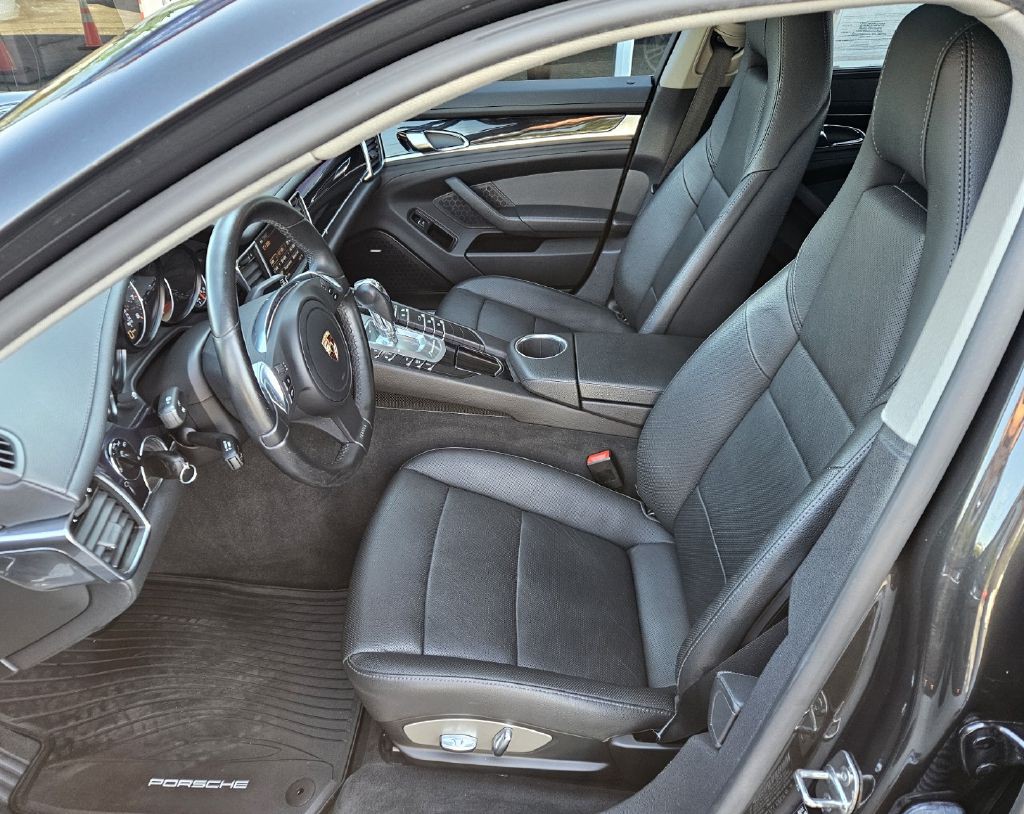 2011 Porsche Panamera Image 8