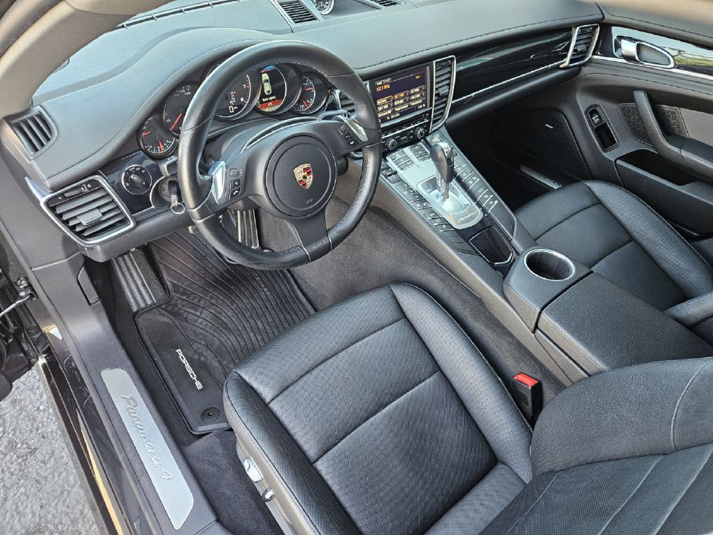 2011 Porsche Panamera Image 9