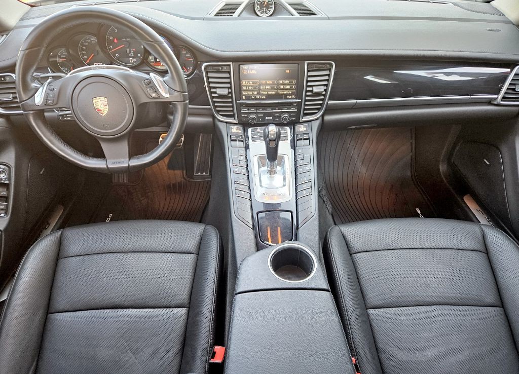 2011 Porsche Panamera Image 10