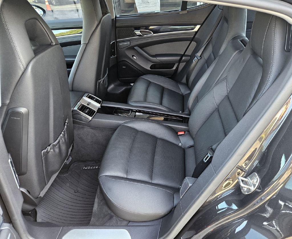 2011 Porsche Panamera Image 11