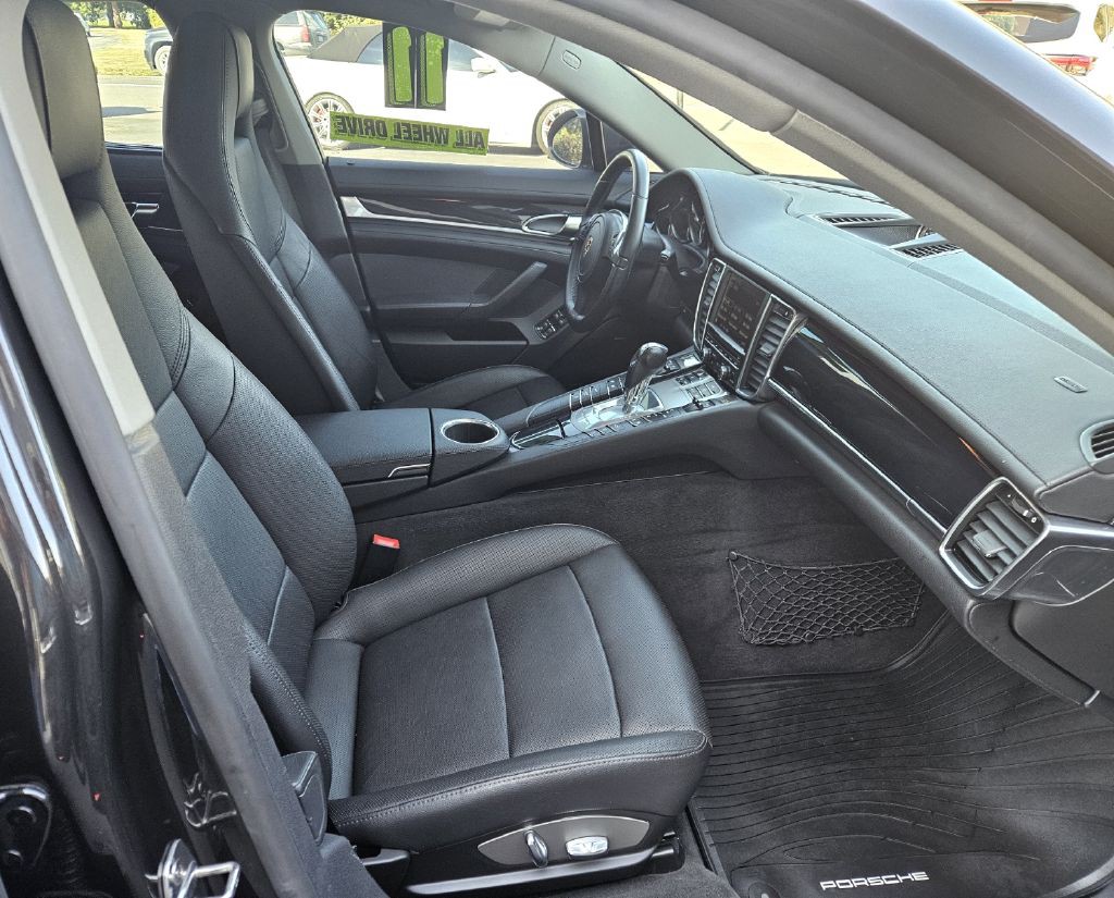 2011 Porsche Panamera Image 12