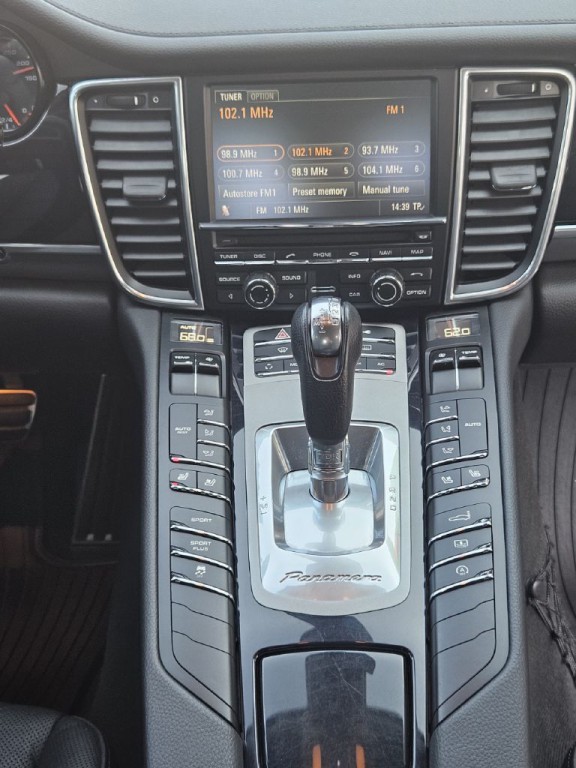 2011 Porsche Panamera Image 16