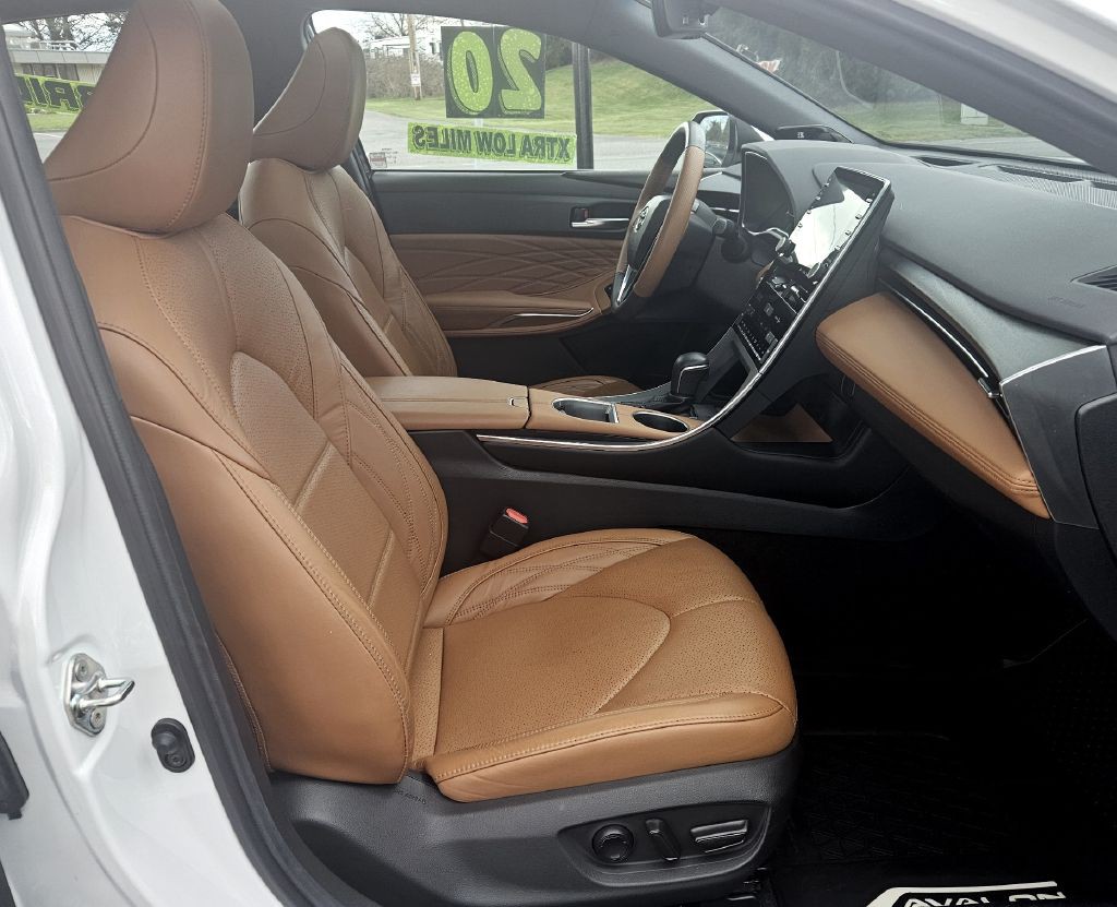 2020 Toyota Avalon Image 11