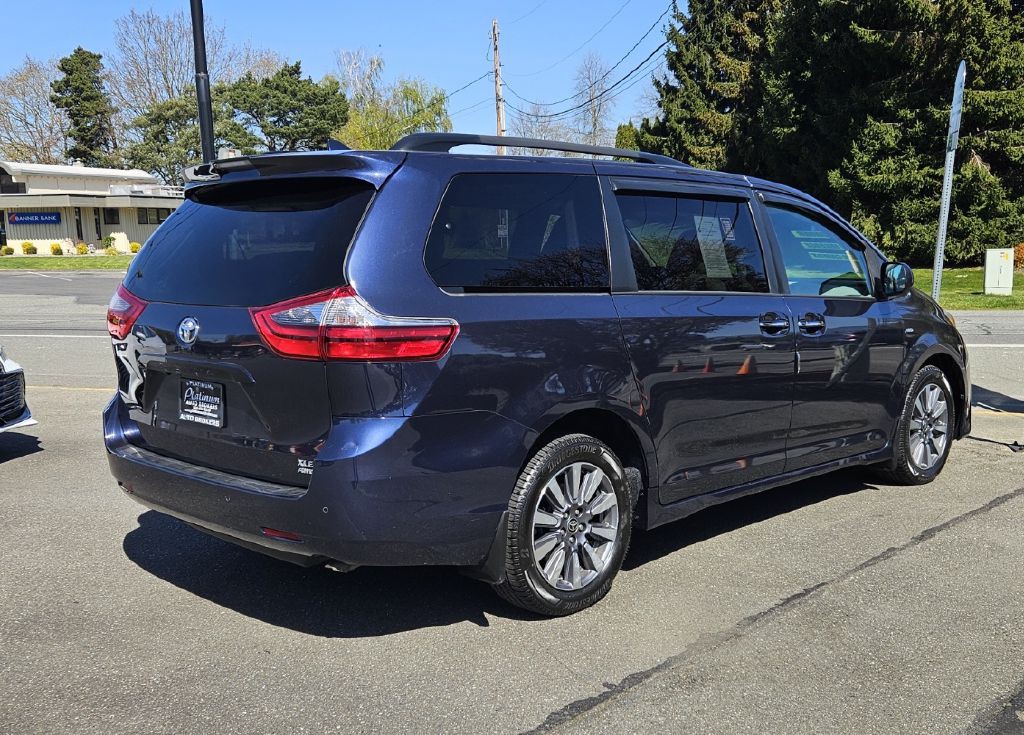 2020 Toyota Sienna Image 3
