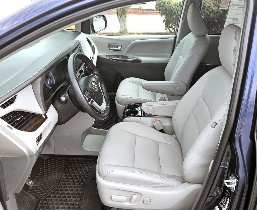 2020 Toyota Sienna Image 8
