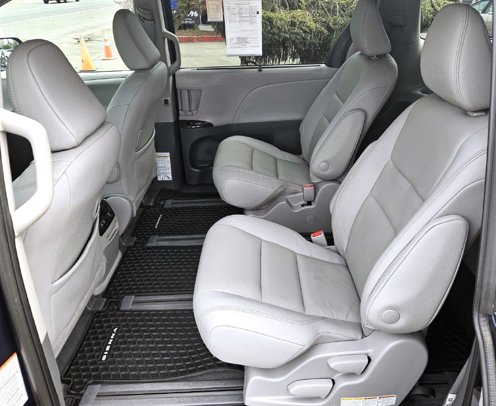 2020 Toyota Sienna Image 11