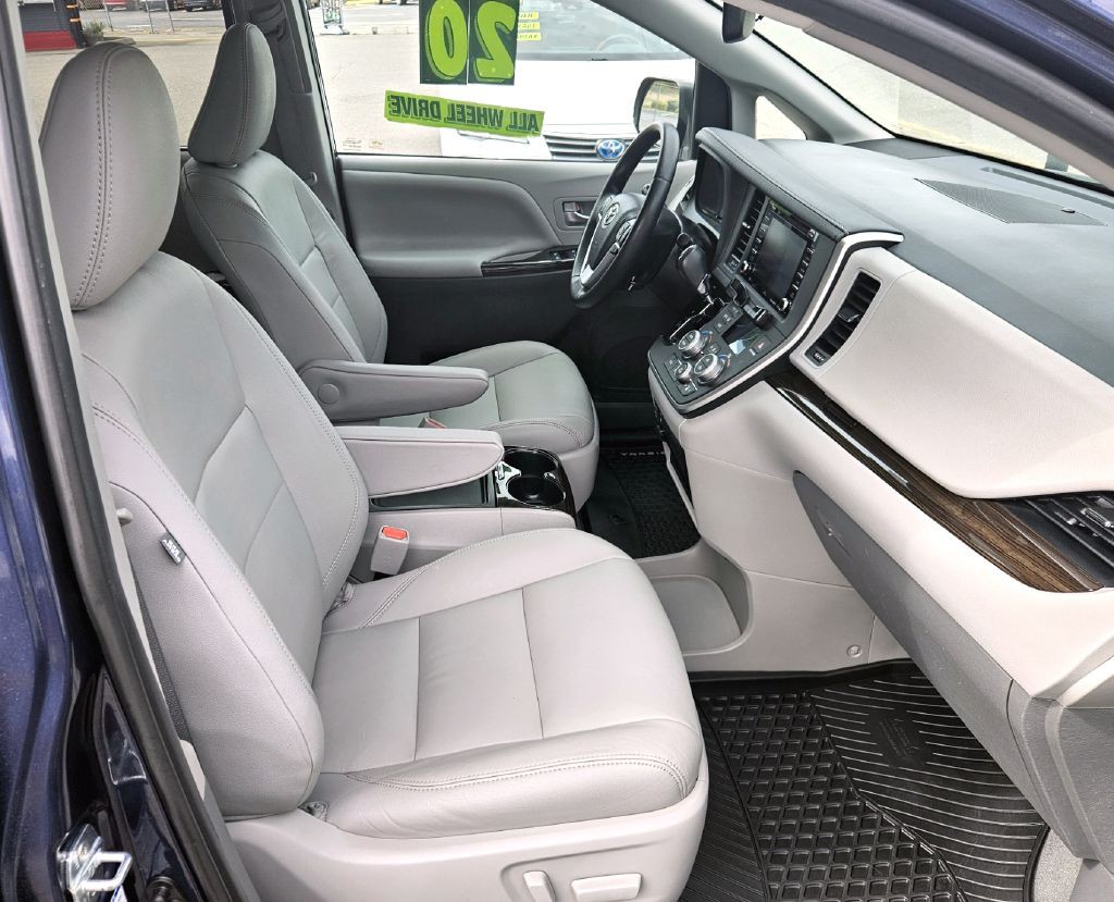 2020 Toyota Sienna Image 13