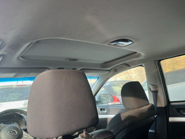 2011 Subaru Outback Image 5