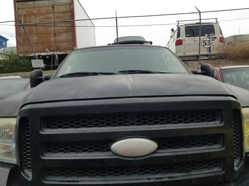 2005 Ford Excursion Image 3