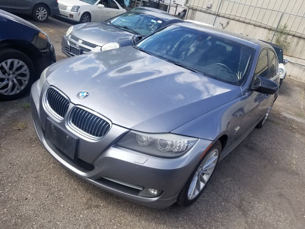 2011 BMW 3 Series Image 2