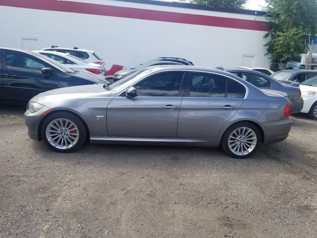 2011 BMW 3 Series Image 3