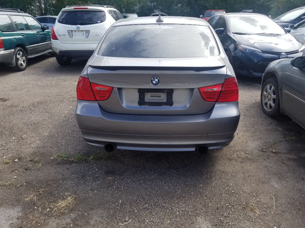 2011 BMW 3 Series Image 4