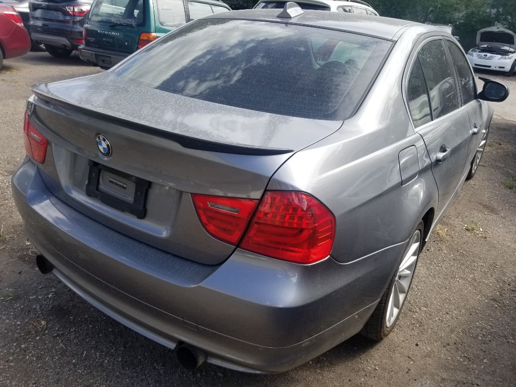 2011 BMW 3 Series Image 5