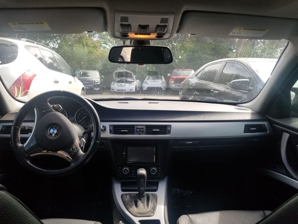 2011 BMW 3 Series Image 7