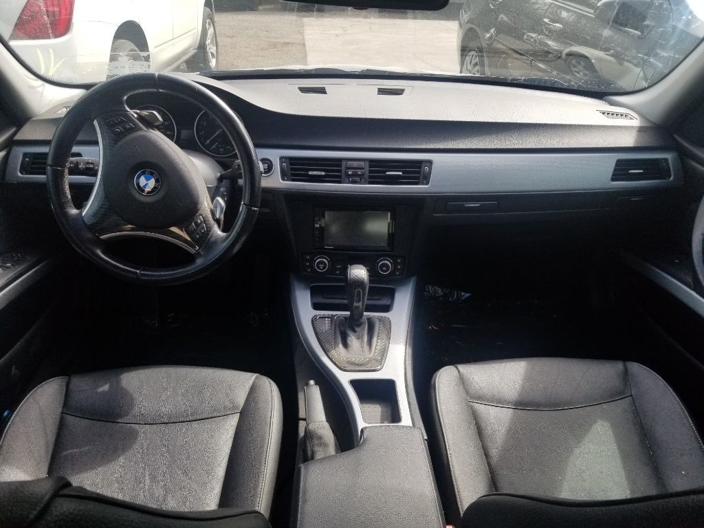 2011 BMW 3 Series Image 8