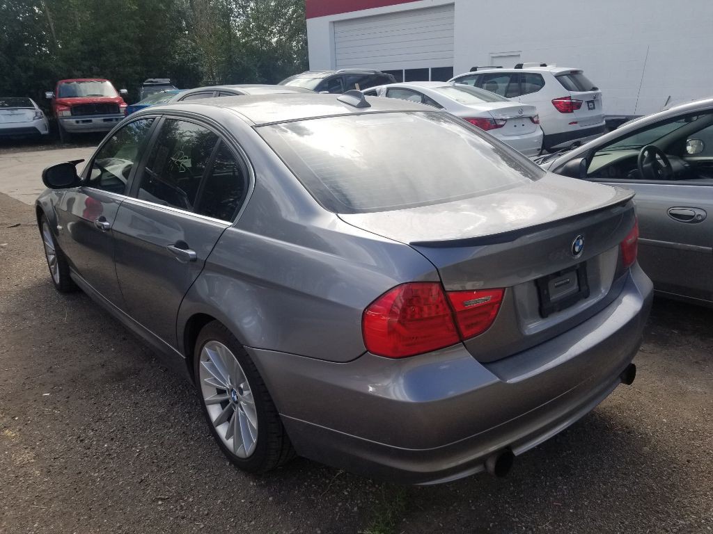 2011 BMW 3 Series Image 10