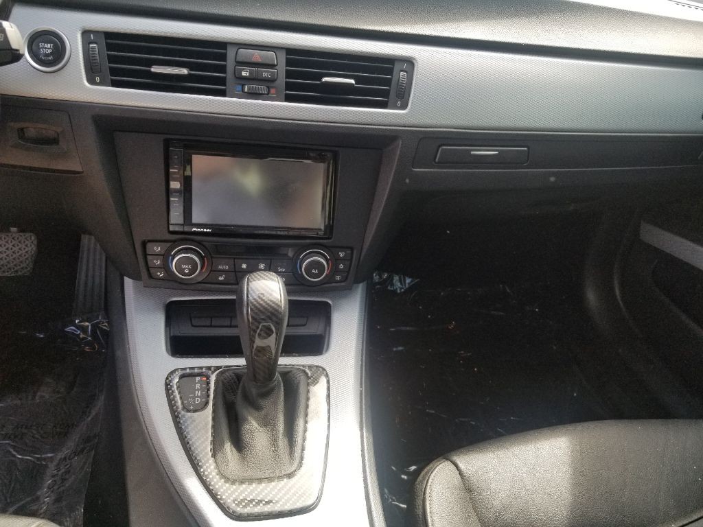 2011 BMW 3 Series Image 16