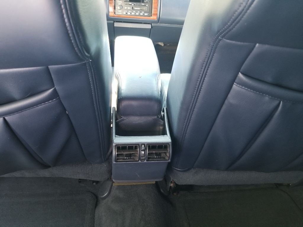 1994 Cadillac DeVille Image 2