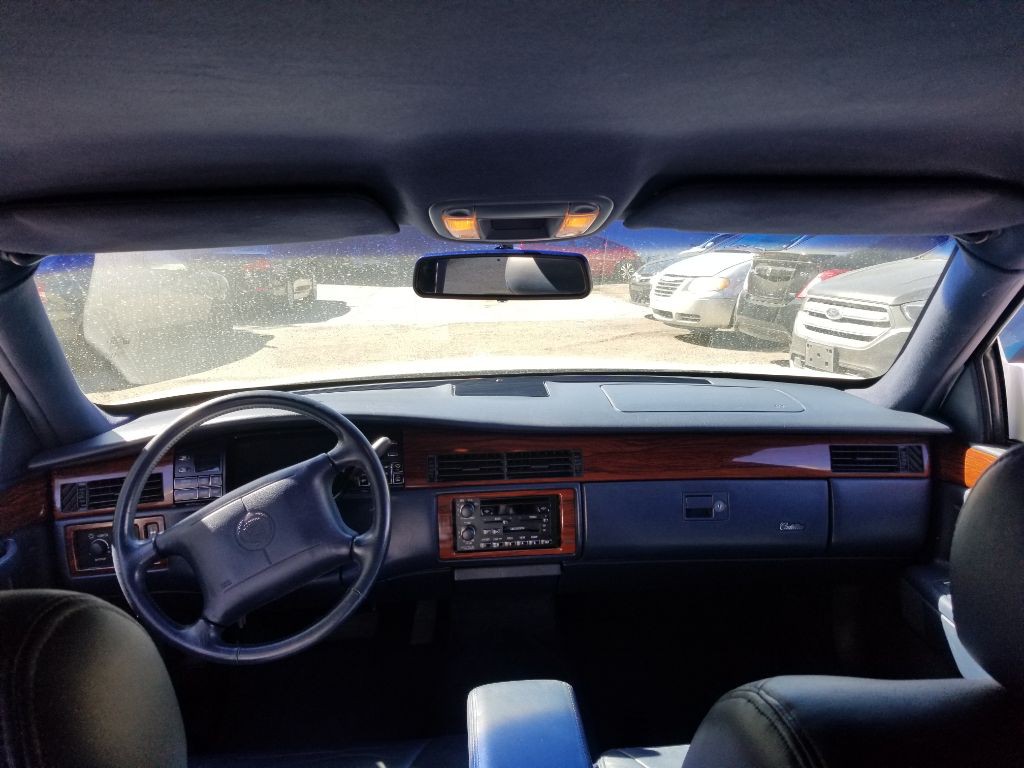 1994 Cadillac DeVille Image 3
