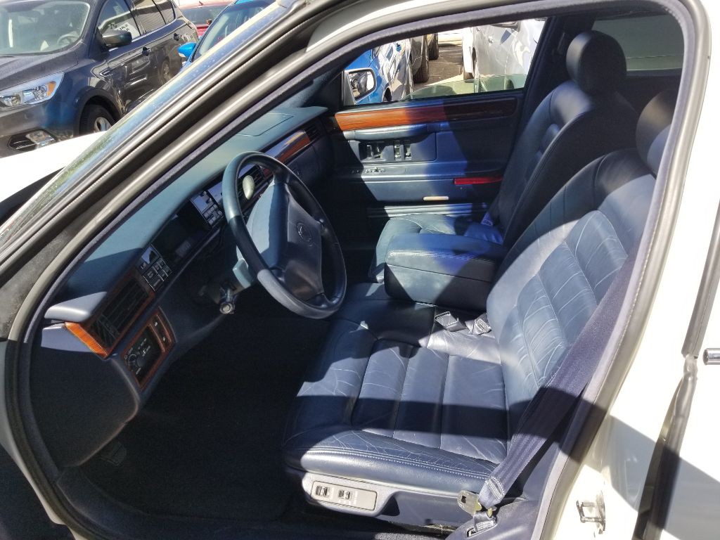 1994 Cadillac DeVille Image 4