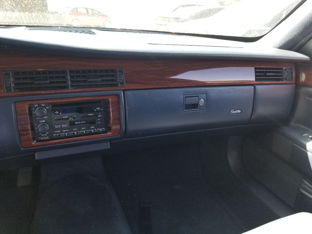 1994 Cadillac DeVille Image 5