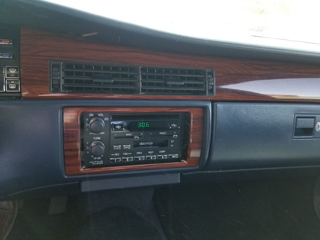 1994 Cadillac DeVille Image 7