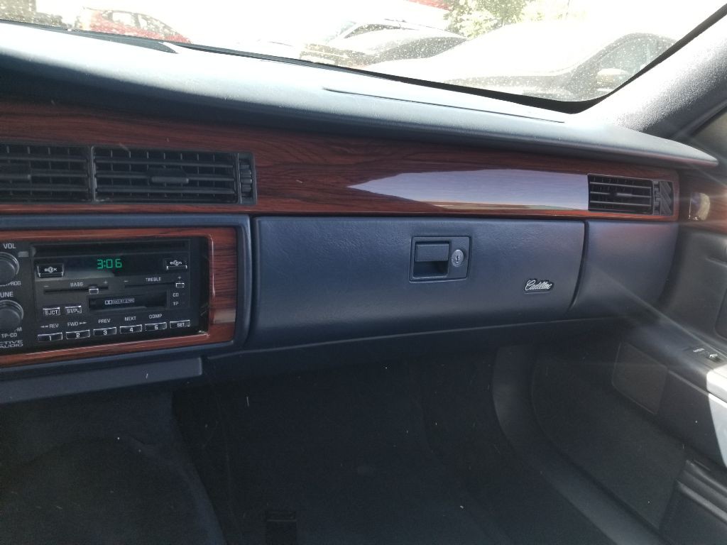 1994 Cadillac DeVille Image 8