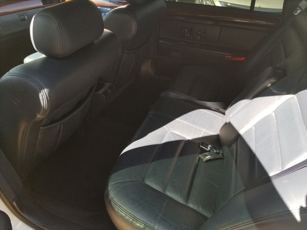 1994 Cadillac DeVille Image 16