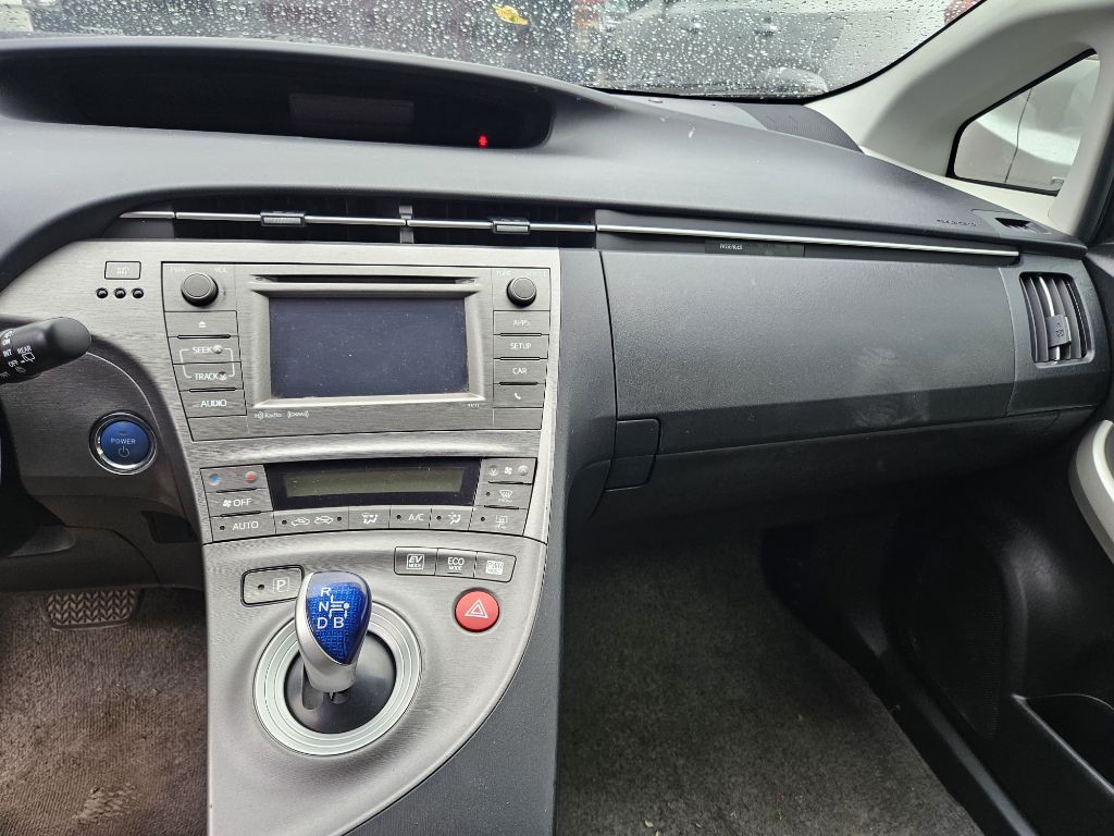 2015 Toyota Prius Image 8