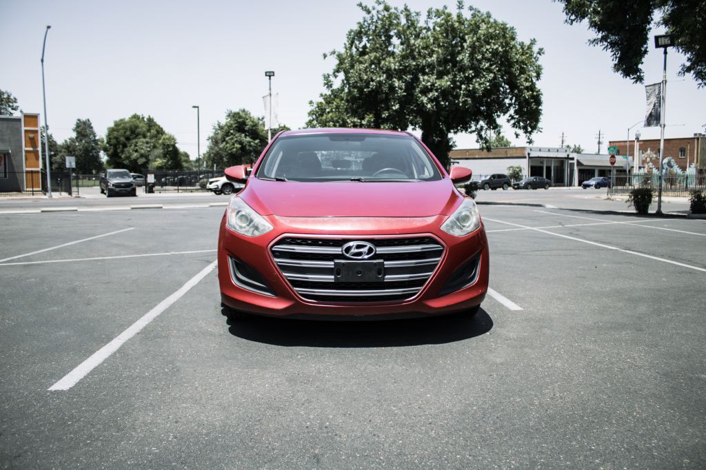 2016 Hyundai Elantra Image 2