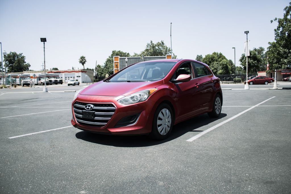 2016 Hyundai Elantra Image 3