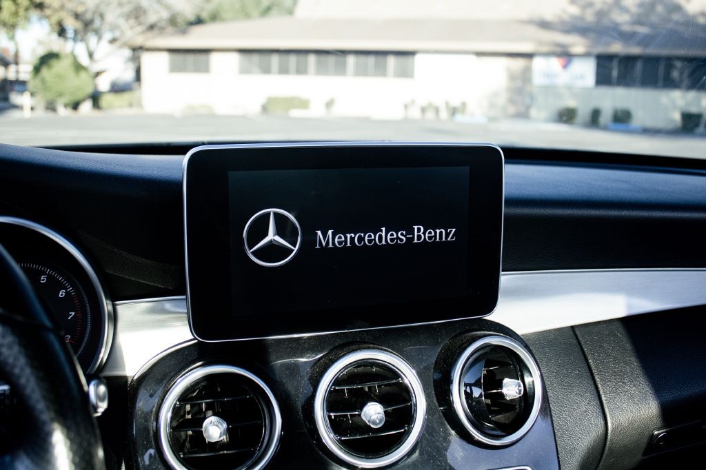 2015 Mercedes-Benz C-Class Image 18