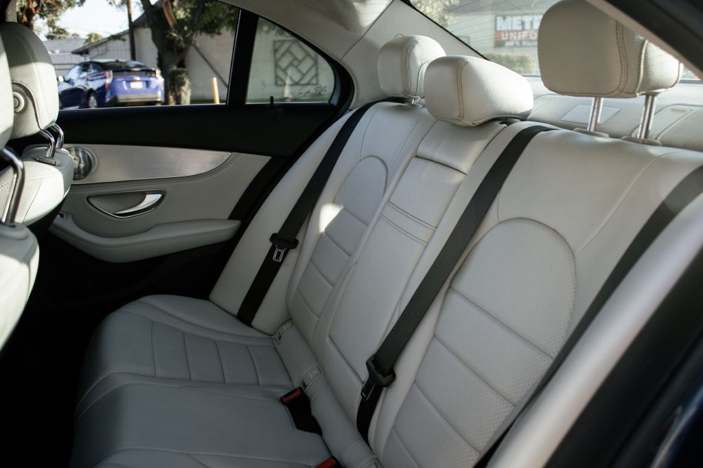 2015 Mercedes-Benz C-Class Image 23