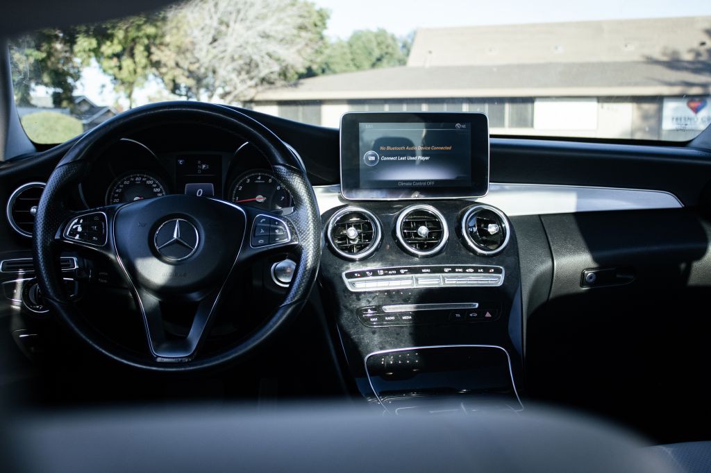 2015 Mercedes-Benz C-Class Image 25