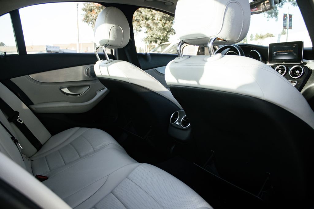 2015 Mercedes-Benz C-Class Image 26