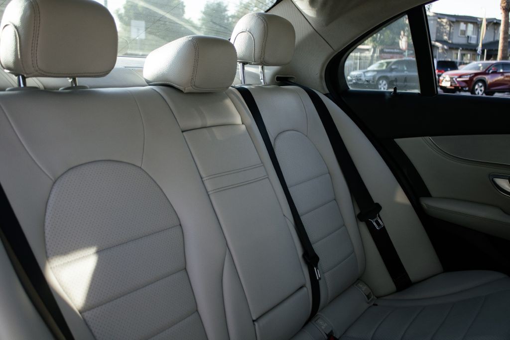 2015 Mercedes-Benz C-Class Image 27