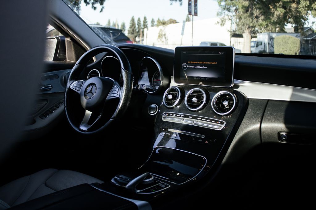 2015 Mercedes-Benz C-Class Image 28